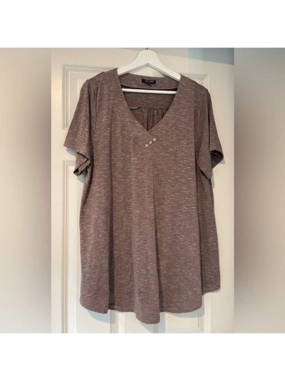 V neck short sleeve knit top